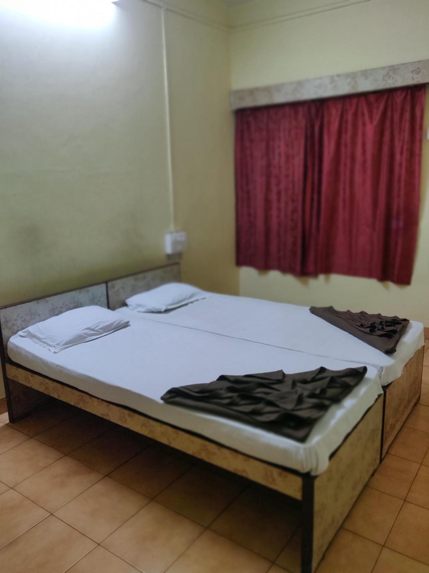 Shraddha Lodge Ратнаґірі Екстер'єр фото